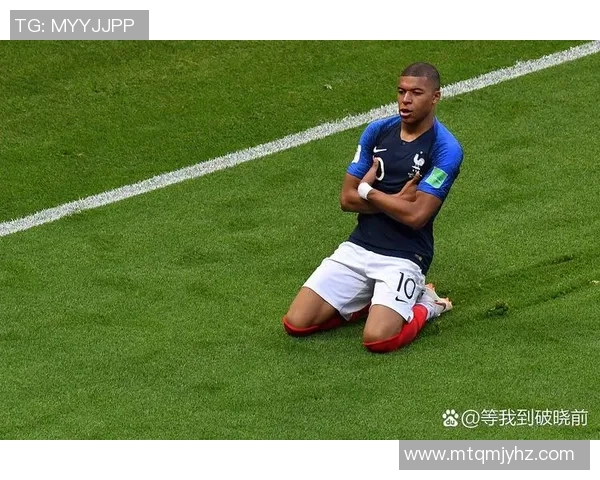 足球明星高清照片分享领略球场风采与魅力瞬间